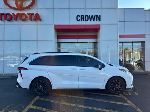 Used 2023 Toyota Sienna XSE image 2