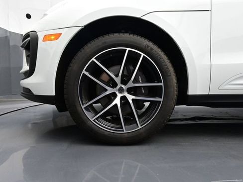 Certified 2024 Porsche Macan AWD/4WD image 6