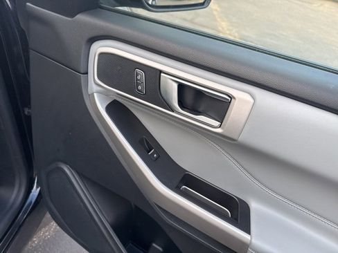 Used 2022 Ford Explorer XLT w/ Equipment Group 202A image 16