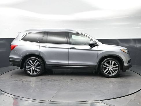 Used 2017 Honda Pilot Touring image 4