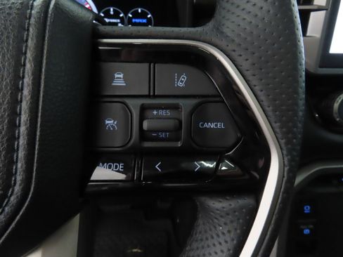 Used 2023 Toyota Sequoia Limited image 15