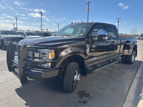 Used 2019 Ford F350 Lariat w/ Lariat Ultimate Package image 5