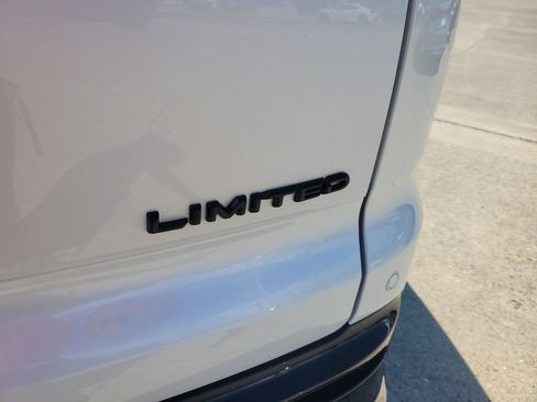 Used 2025 Toyota Crown Signia w/ Advanced Technology Package AWD/4WD image 7