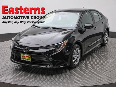 Used 2024 Toyota Corolla LE FWD image 1