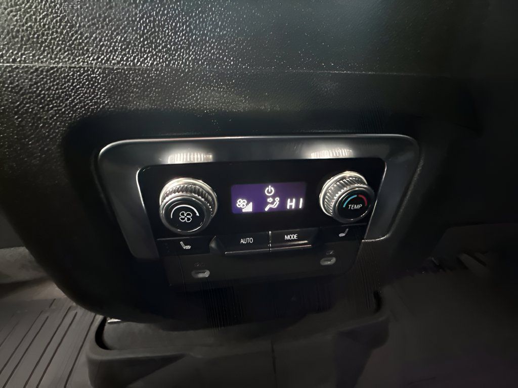 Used 2024 GMC Yukon AT4 w/ Technology Package AWD/4WD image 13