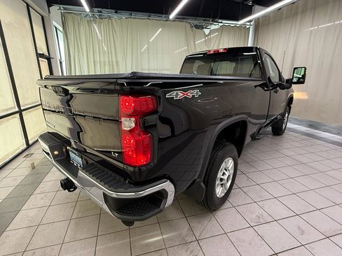 Used 2024 Chevrolet Silverado 2500 LT w/ Convenience Package AWD/4WD image 5