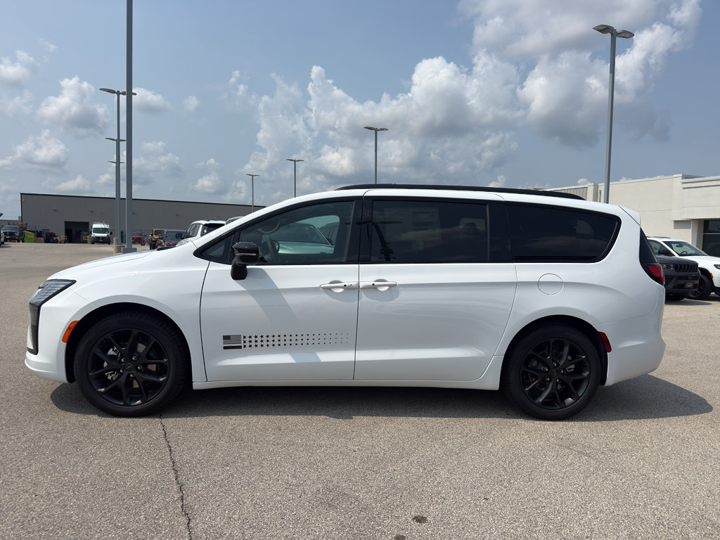 New 2027 Chrysler Pacifica Select FWD image 5