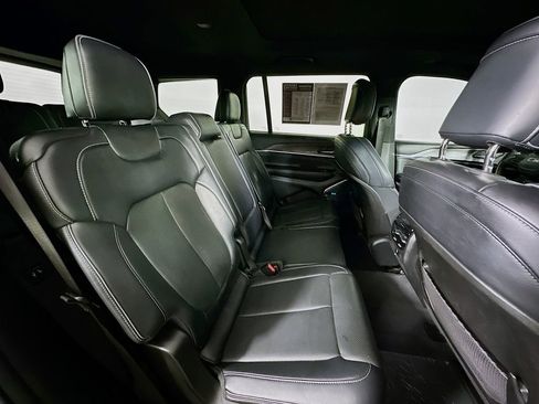 Used 2022 Jeep Grand Cherokee L Overland image 11