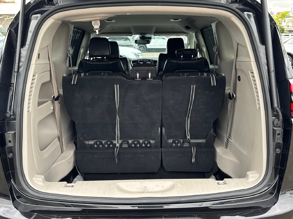 Used 2023 Chrysler Pacifica Touring-L FWD image 10