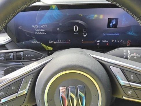 Used 2025 Buick Enclave Preferred image 4