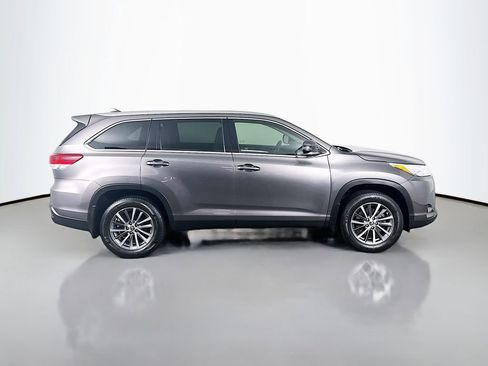 Used 2019 Toyota Highlander XLE image 4