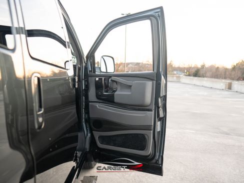 Used 2017 Chevrolet Express 2500 image 42