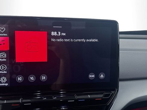 Used 2024 Volkswagen ID.4 2WD image 21