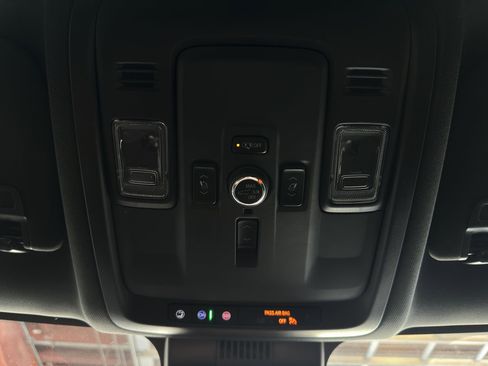 New 2025 Chevrolet Suburban Premier image 25