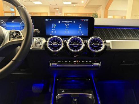 Used 2025 Mercedes-Benz GLB 250 image 14