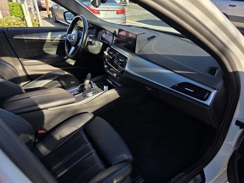 Used 2019 BMW 530e w/ M Sport Package image 17
