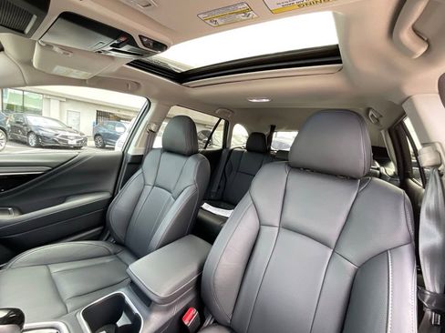 Used 2025 Subaru Outback Touring AWD/4WD image 11
