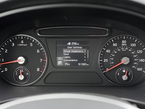Used 2019 Kia Sorento FWD V6 image 28