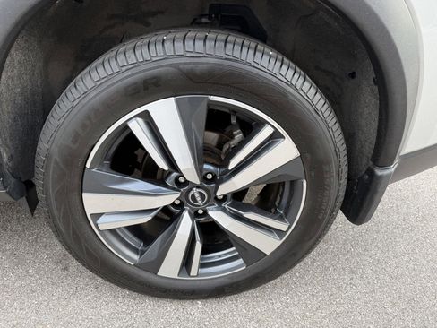 Used 2023 Nissan Rogue SL image 16