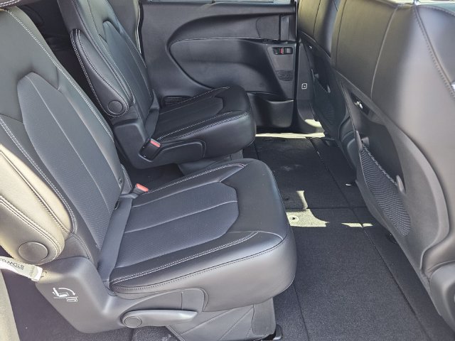 New 2025 Chrysler Pacifica Select FWD image 13