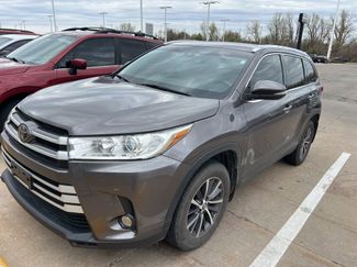 Used 2019 Toyota Highlander XLE video 1