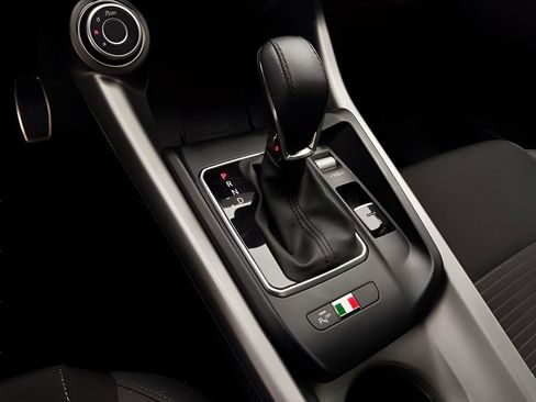 Used 2025 Alfa Romeo Tonale AWD/4WD image 14