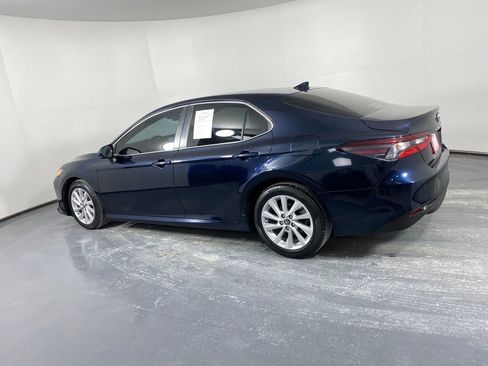 Used 2021 Toyota Camry LE image 4