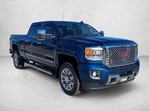 Used 2016 GMC Sierra 2500 Denali w/ Duramax Plus Package image 3
