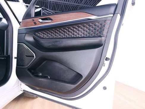 Used 2022 Jeep Grand Cherokee Summit w/ Luxury Tech Group V image 22