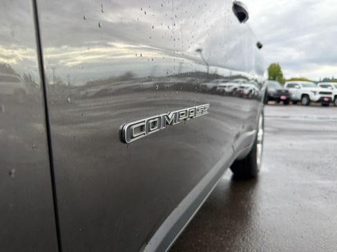 Used 2017 Jeep Compass Latitude AWD/4WD image 17
