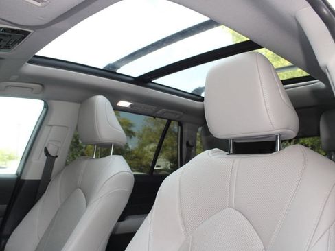 Used 2025 Toyota Grand Highlander FWD image 22