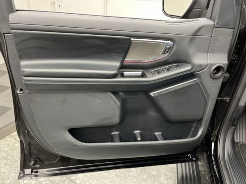 Used 2025 Ford Expedition Platinum AWD/4WD image 9