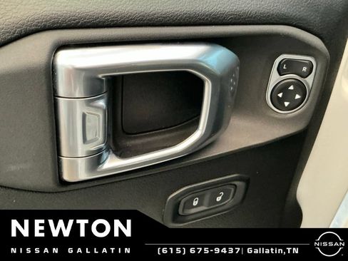 Used 2024 Jeep Wrangler Unlimited Rubicon 4xe AWD/4WD image 11