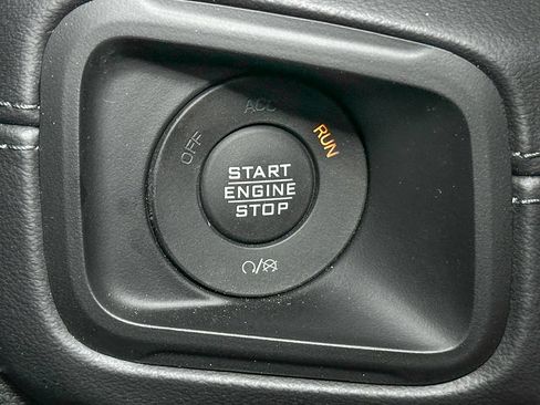 Used 2025 Jeep Wrangler Rubicon AWD/4WD image 38