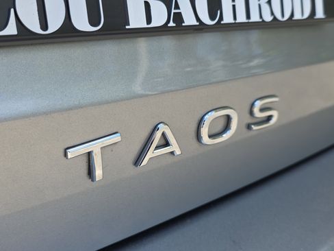 Used 2024 Volkswagen Taos SE image 11