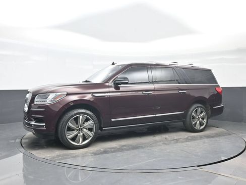 Used 2018 Lincoln Navigator L Reserve w/ Technology Package AWD/4WD image 2
