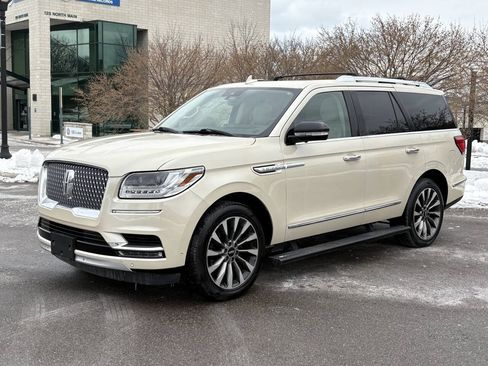 Used 2018 Lincoln Navigator Select w/ Technology Package RWD image 4