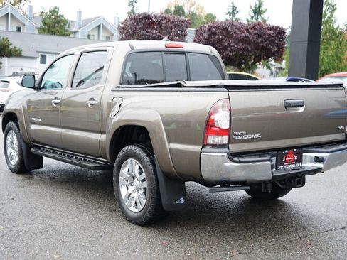 Used 2014 Toyota Tacoma 4x4 Double Cab w/ Limited Package image 3