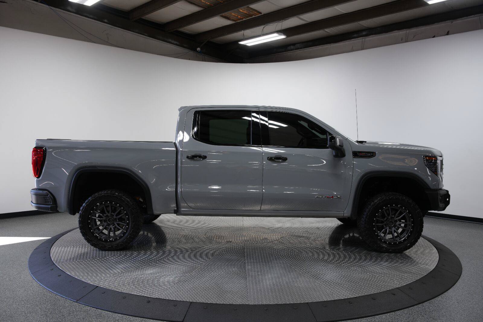 Used 2024 GMC Sierra 1500 AT4X w/ AT4X AEV Edition AWD/4WD image 10