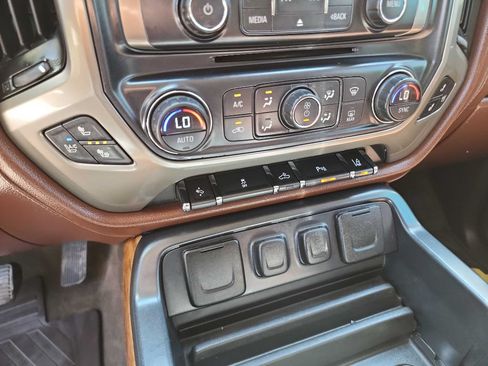 Used 2015 Chevrolet Silverado 2500 High Country w/ High Country Premium Package AWD/4WD image 27
