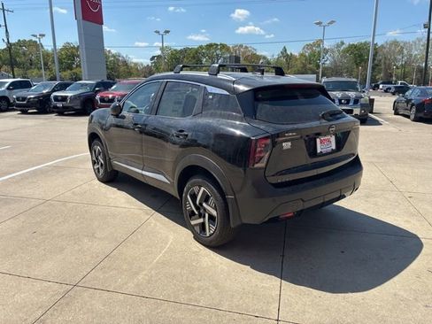 New 2026 Nissan Kicks SV w/ Charging Package FWD image 5