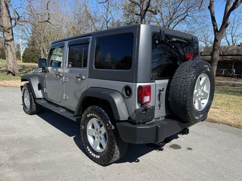 Used 2014 Jeep Wrangler Unlimited Sport w/ Dual Top Group image 9