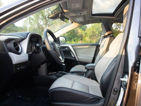 Used 2017 Toyota RAV4 Platinum FWD image 23
