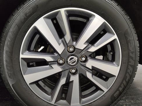 Used 2021 Nissan Versa SV image 31