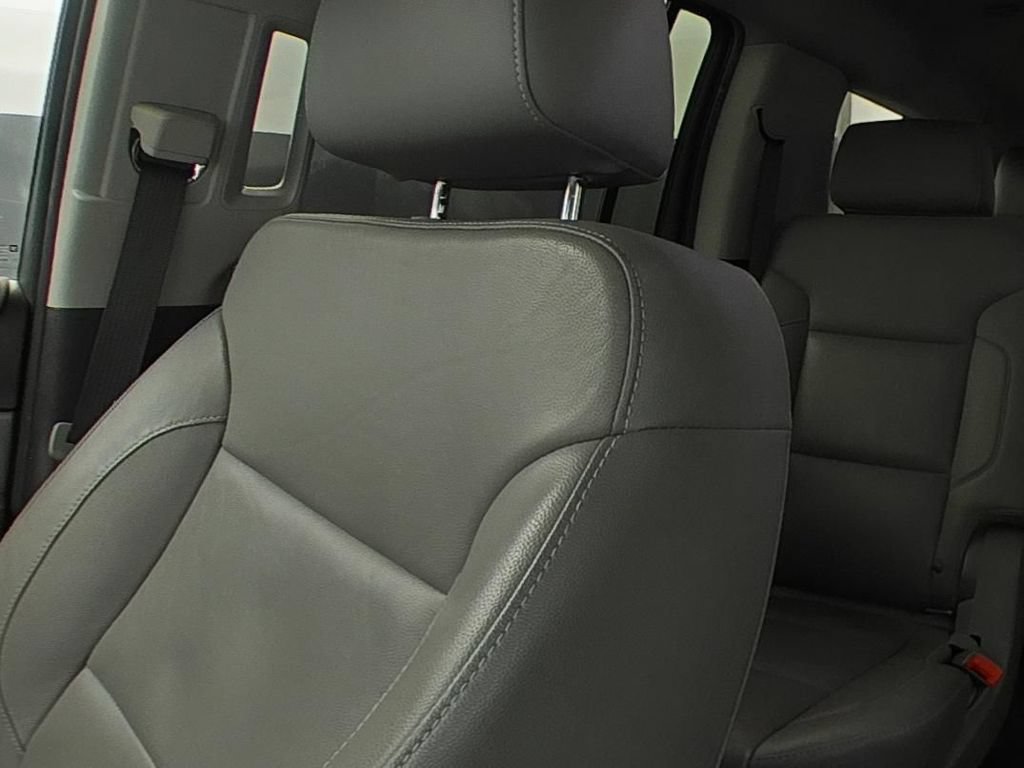 Used 2020 Chevrolet Suburban LT w/ LT Midnight Edition RWD image 9