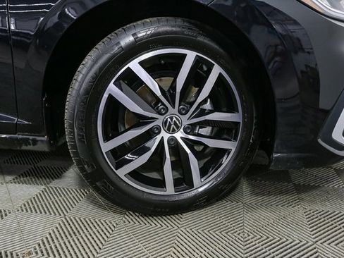 Used 2025 Volkswagen Jetta SE image 13