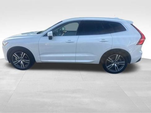 Used 2021 Volvo XC60 T6 Momentum w/ Premium Package image 5