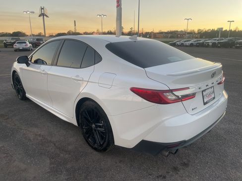 Used 2025 Toyota Camry SE image 5