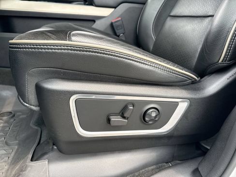 Used 2021 RAM 1500 Laramie AWD/4WD image 12