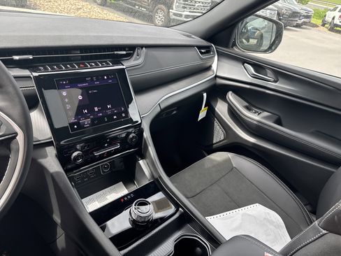 New 2025 Jeep Grand Cherokee L Altitude image 23